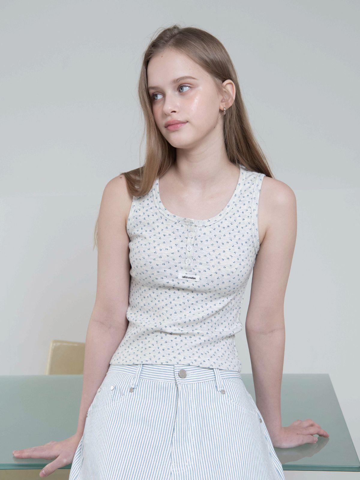 오피쉬(OAFISH) FLOWER HENLEYNECK SLEEVELESS, IVORY