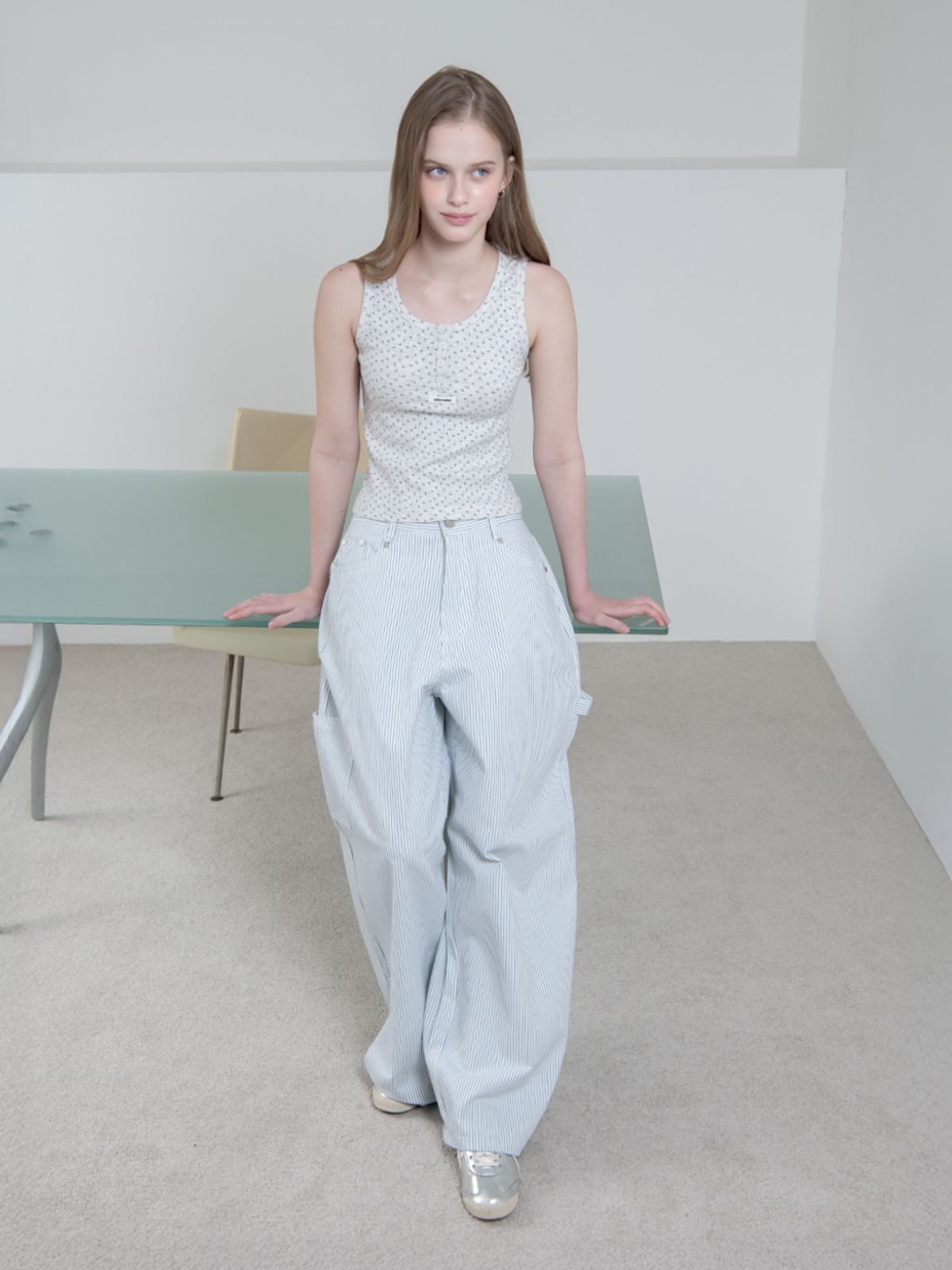 오피쉬(OAFISH) FLOWER HENLEYNECK SLEEVELESS, IVORY
