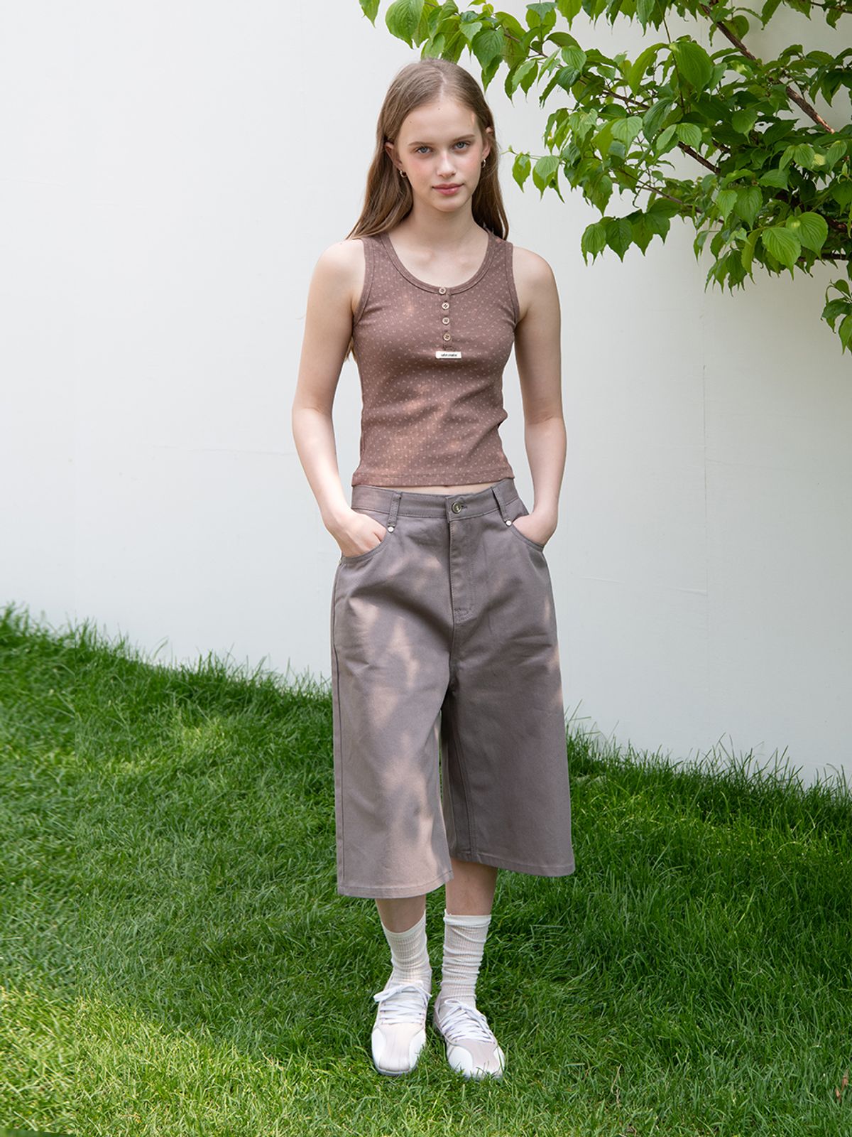 오피쉬(OAFISH) FLOWER HENLEYNECK SLEEVELESS, BROWN