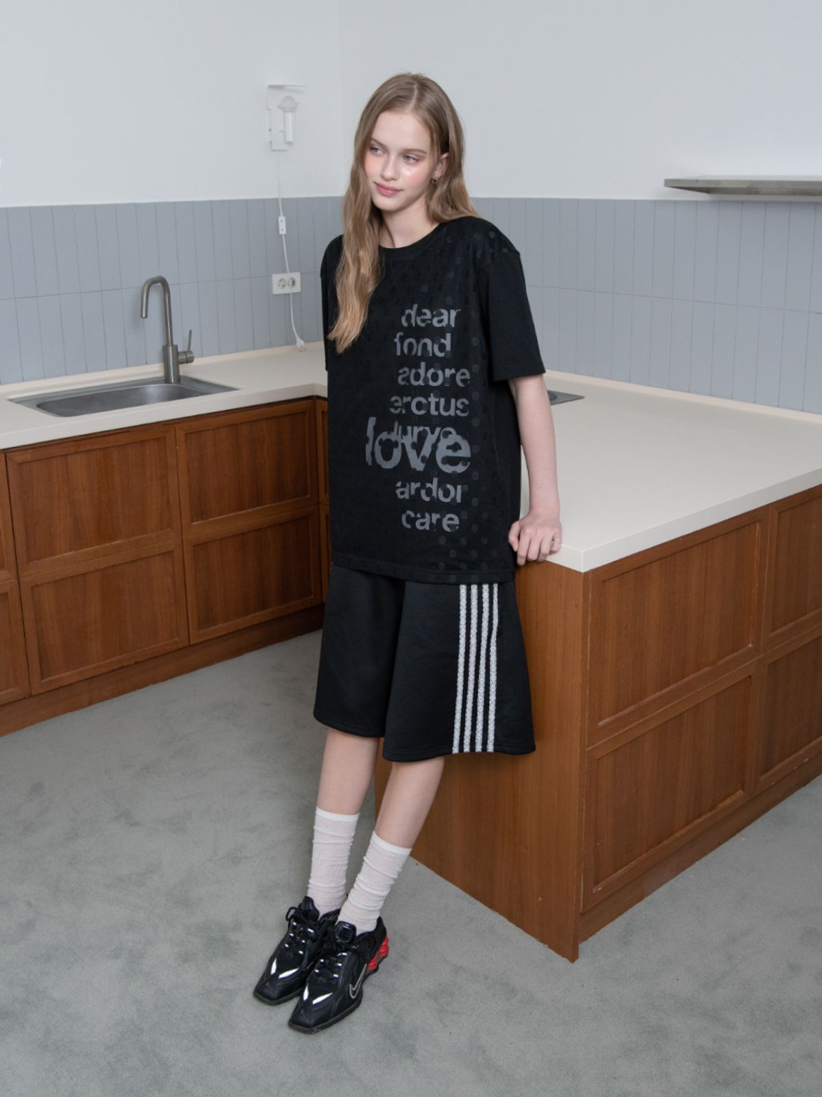 오피쉬(OAFISH) DOT LACE LETTERING T-SHIRT, BLACK