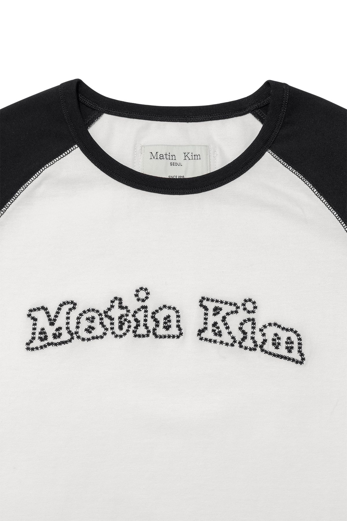 MUSINSA公式 | MATIN KIM FLOWER STITCH RAGLAN LOGO TOP IN BLACK