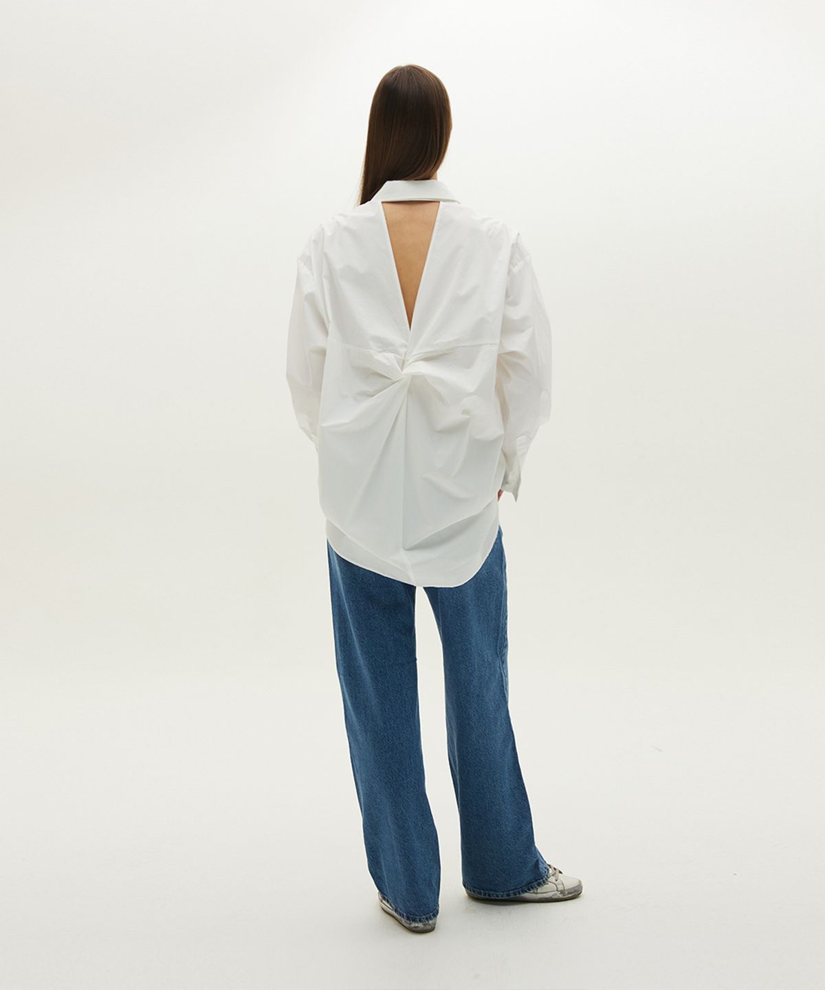 므아므(MMAM) Cutout back twist shirt