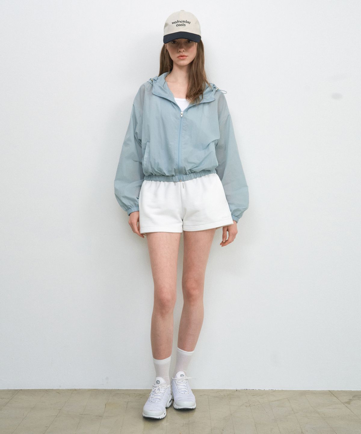 웬즈데이오아시스 포 우먼(WEDNESDAYOASISFORWOMEN) 시어 후디 윈드브레이커_LIGHT BLUE(W25-OT02)