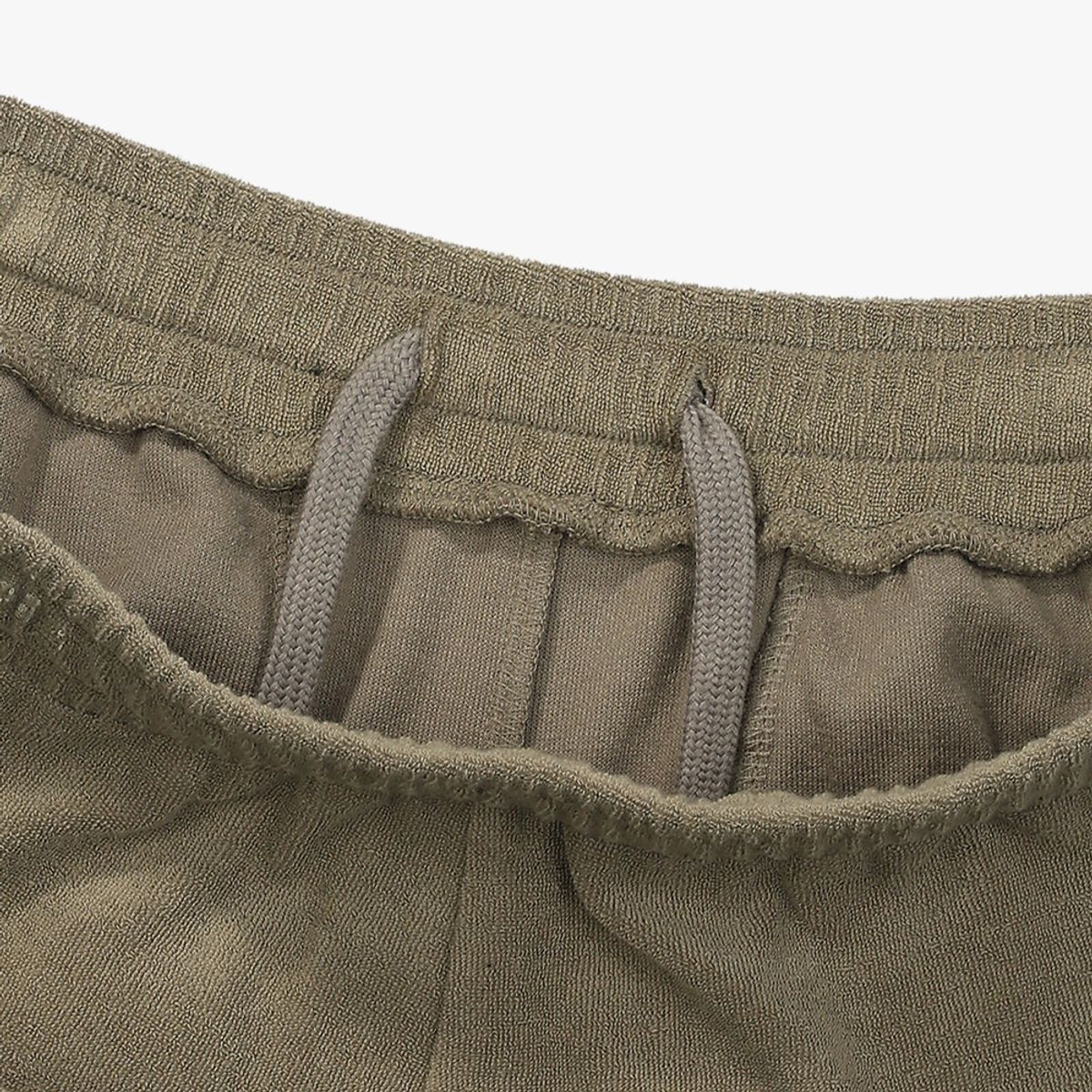 디아도라(diadora) 테리 4부 하프팬츠 KHAKI