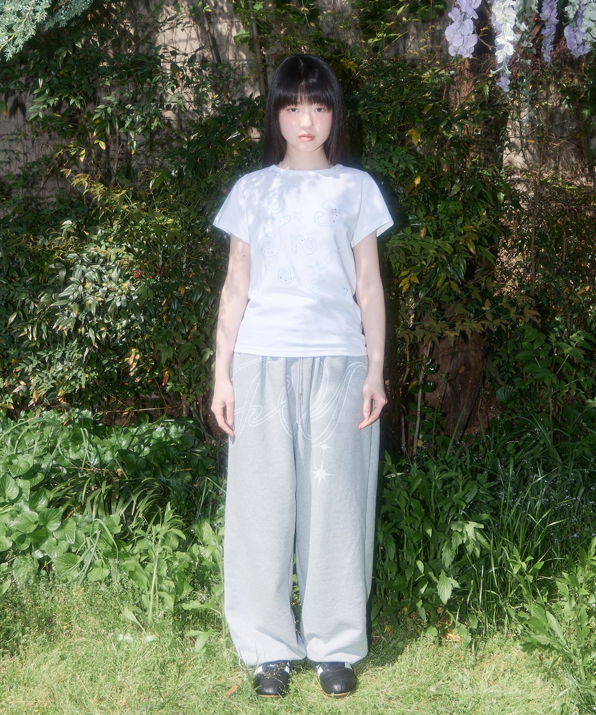 팬시클럽(FANCY CLUB) 글리터 메이지 로고 티 (WHITE) F25QB125