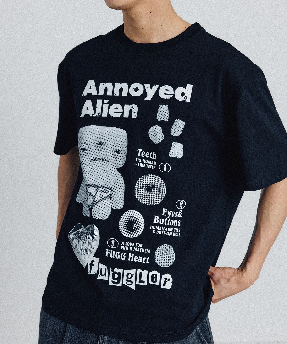 퍼글러(FUGGLER) 퍼글러 에일리언 콜라주 티셔츠(블랙)