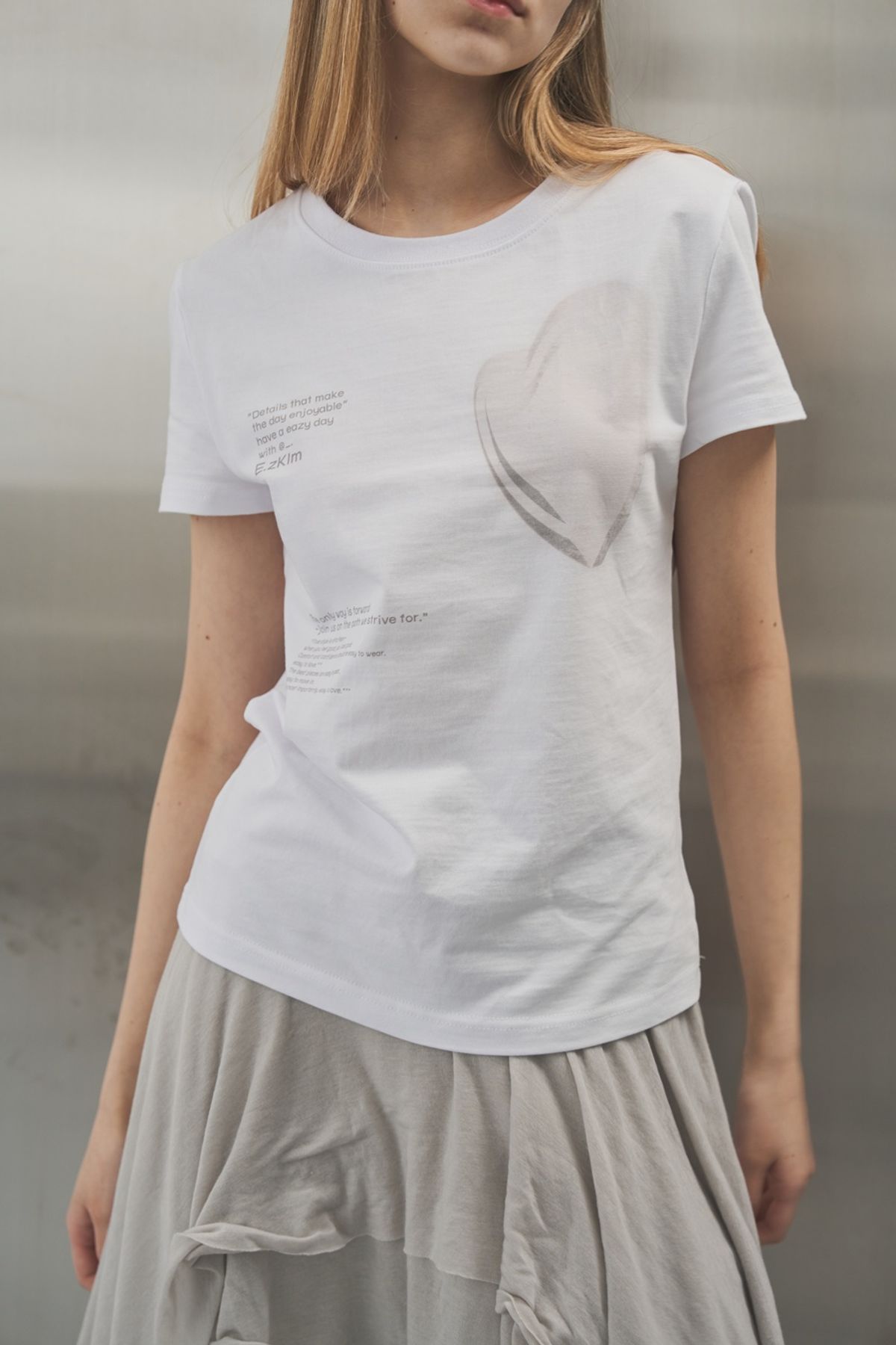 이지킴(EZKIM) HEART PRINT T-SHIRT