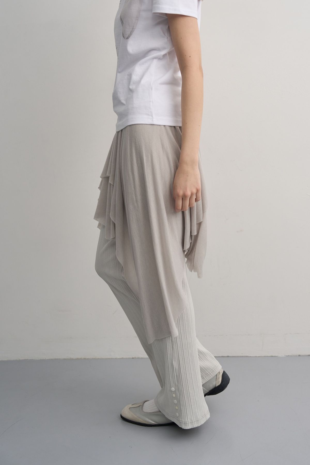 이지킴(EZKIM) PLEATS BANDING BUTTON PANTS