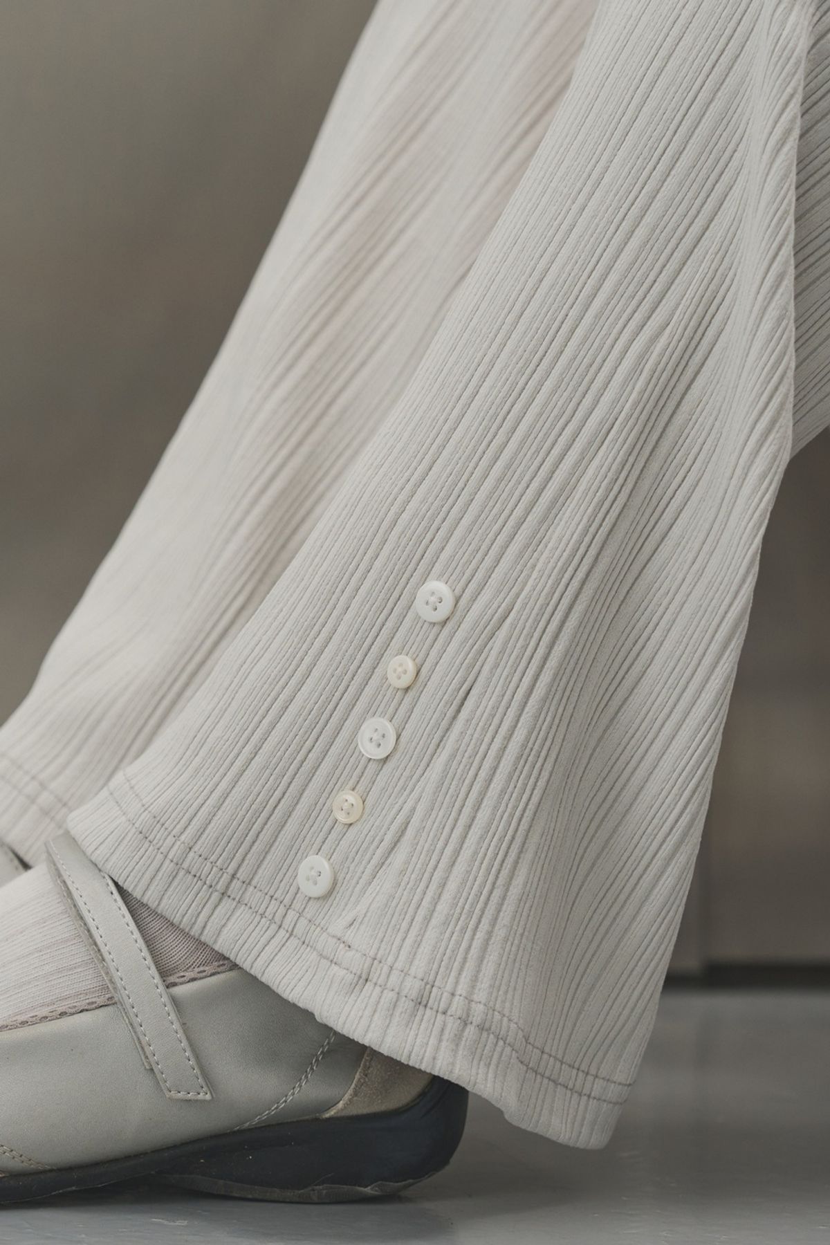 이지킴(EZKIM) PLEATS BANDING BUTTON PANTS