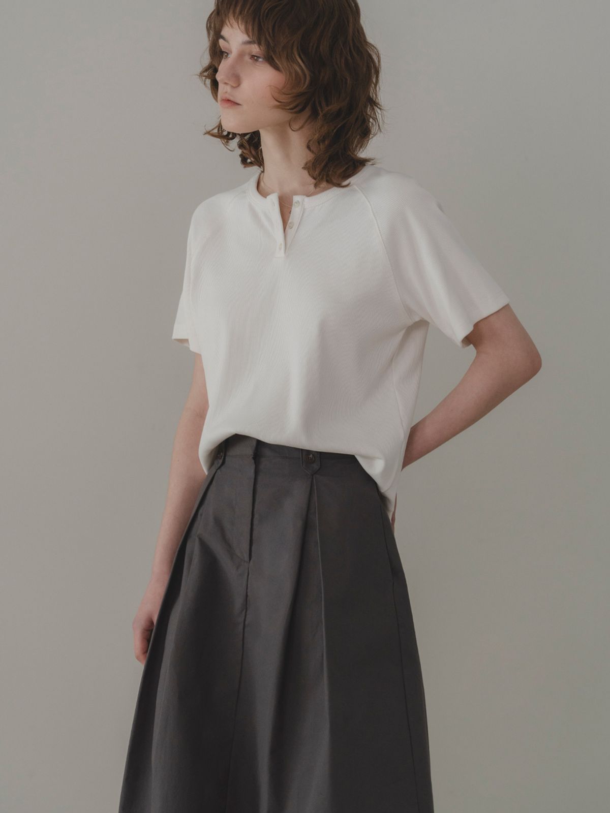 더미튼(THEMITTEN) Button half t-shirt (ivory)
