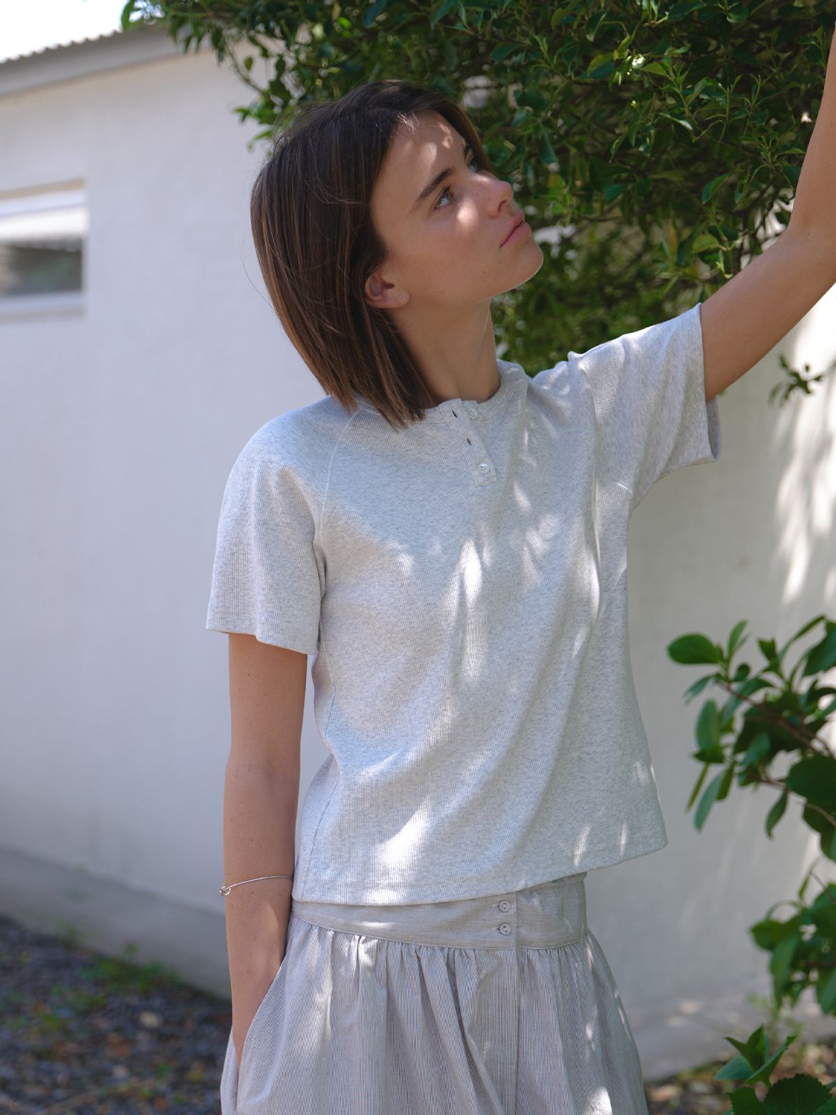 더미튼(THEMITTEN) [10th] Button half t-shirt (melange gray)
