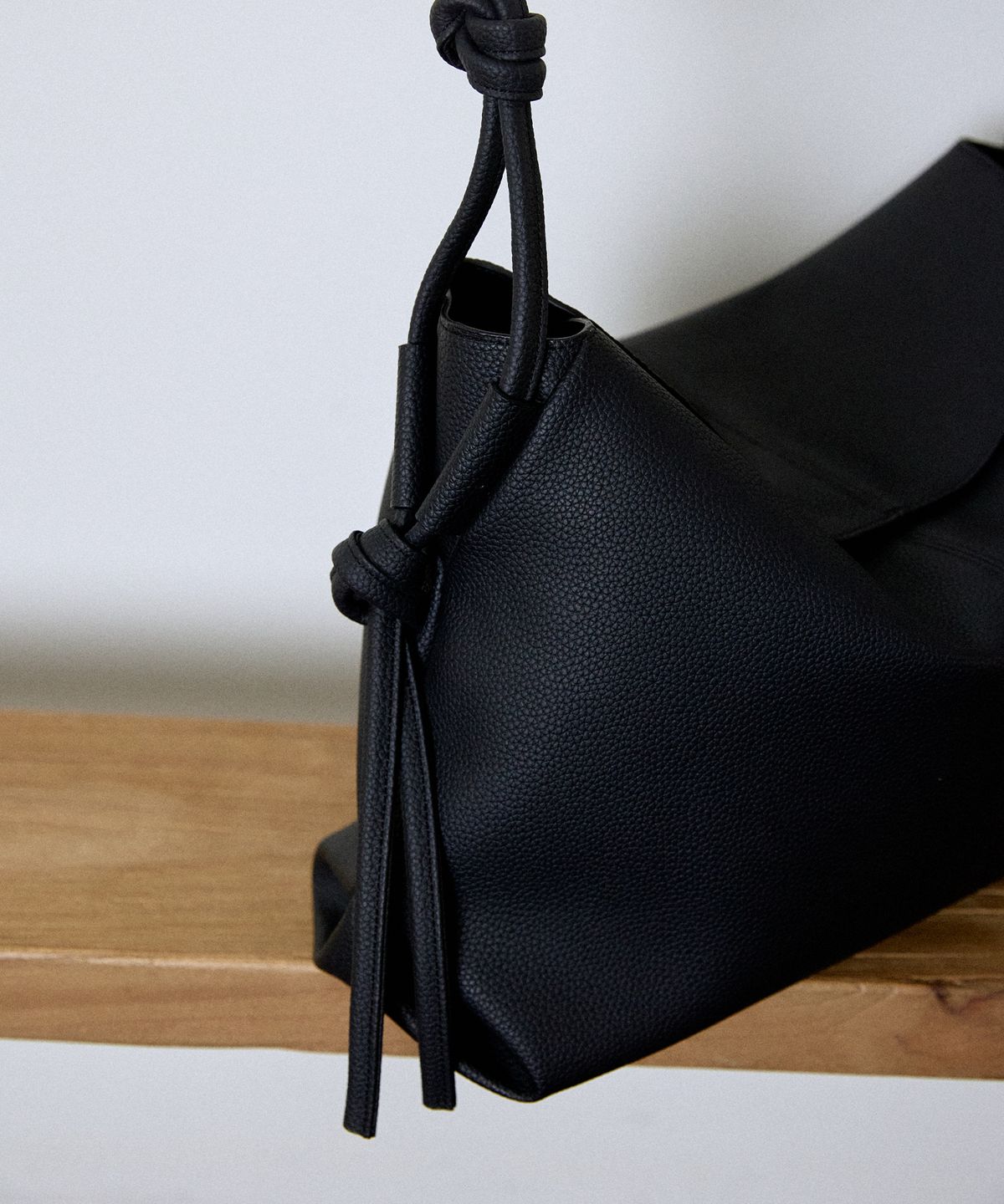 모어모르(MOREMORR) nodi bag 호보백 black