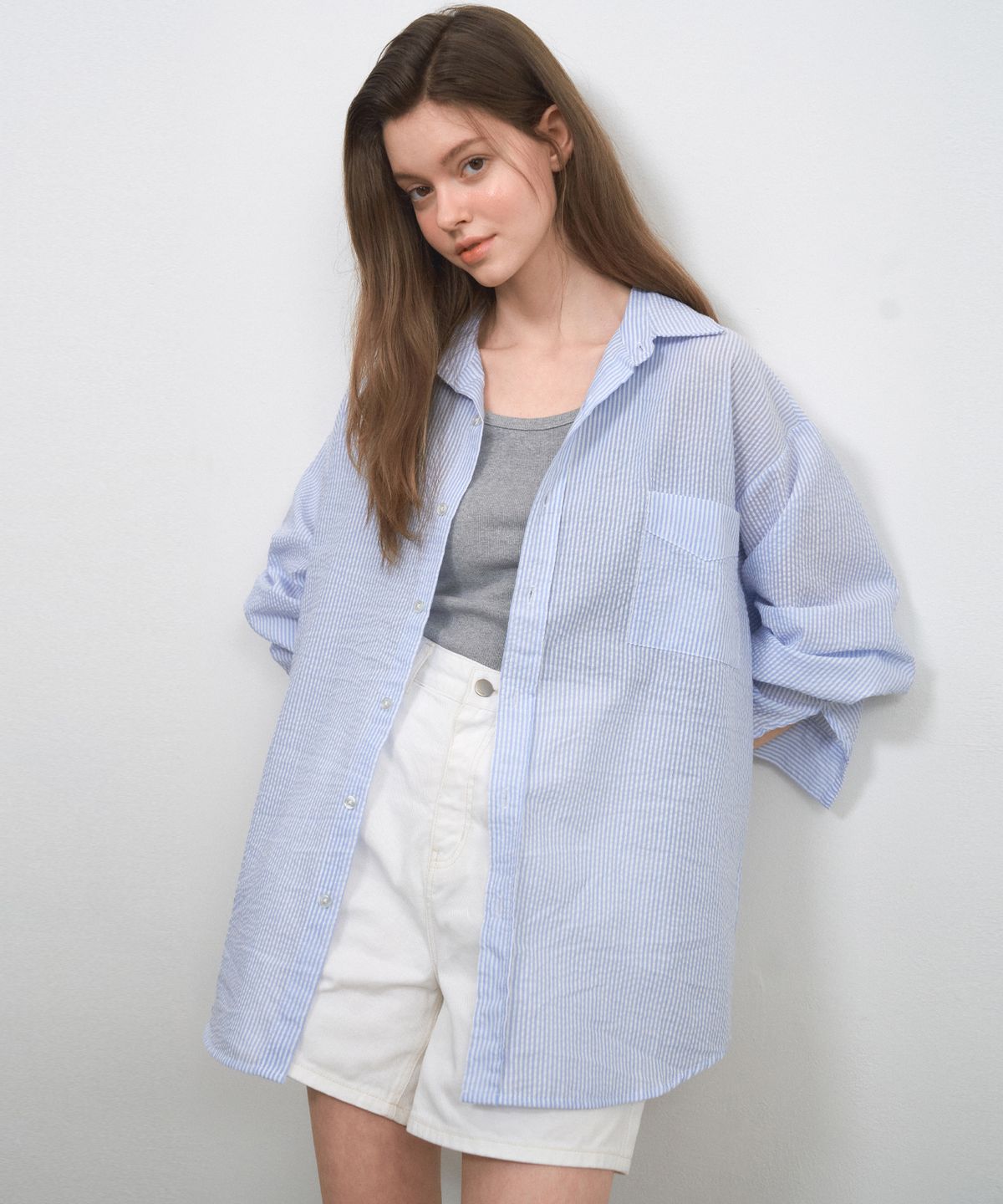 웬즈데이오아시스 포 우먼(WEDNESDAYOASISFORWOMEN) W/시어서커 스트라이프 셔츠_LIGHT BLUE(WC25-SH04)