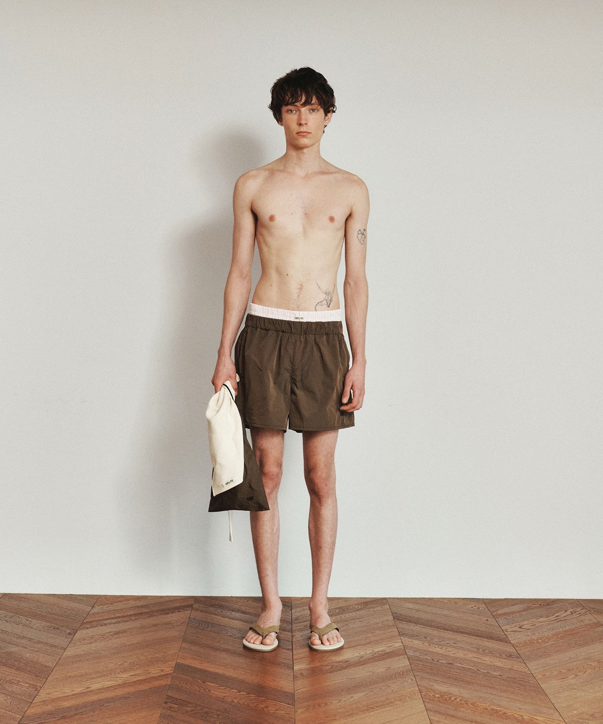 호이테(HEUTE) HET SUNSHINE LOGO SWIM SHORTS (BROWN)