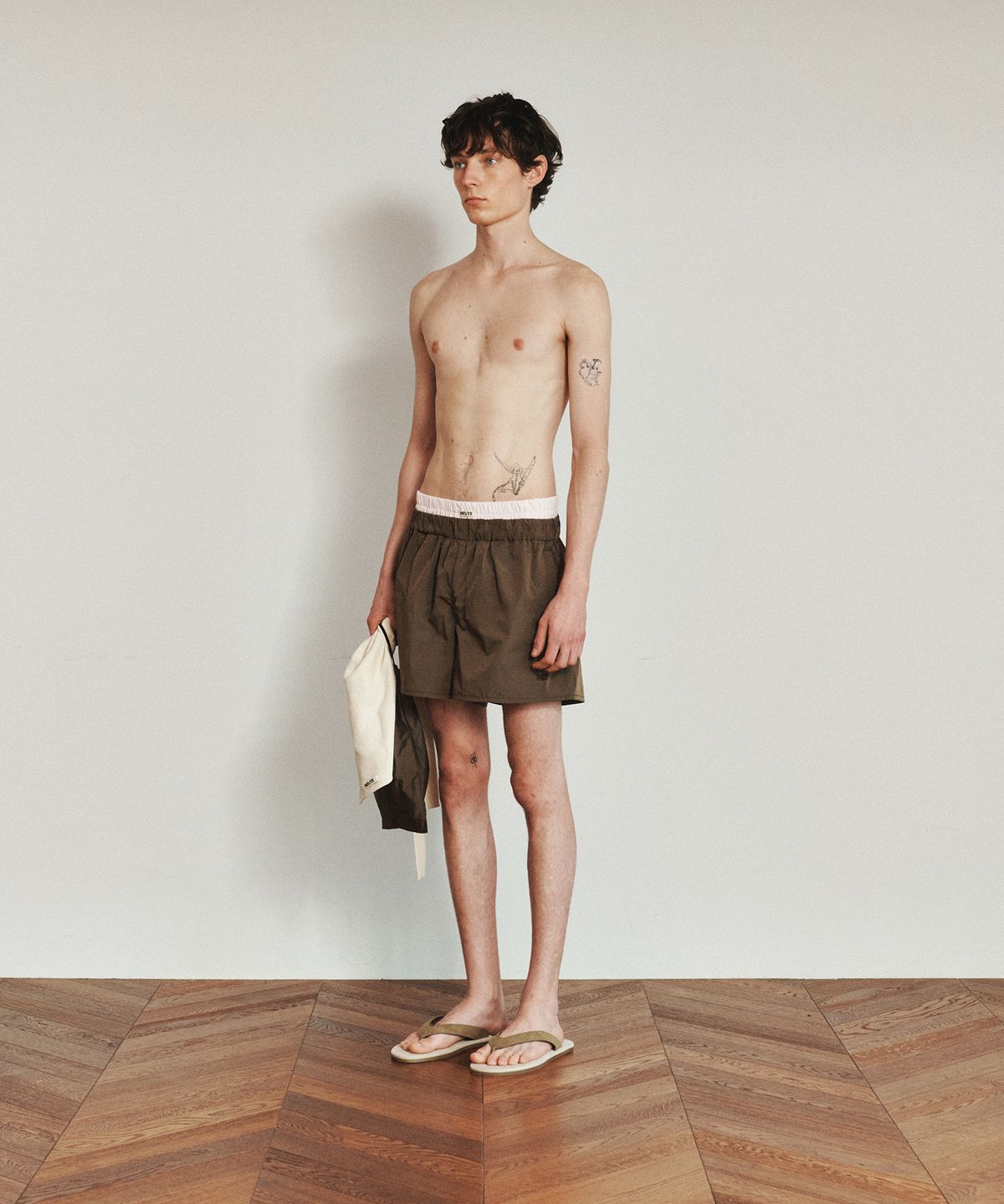호이테(HEUTE) HET SUNSHINE LOGO SWIM SHORTS (BROWN)