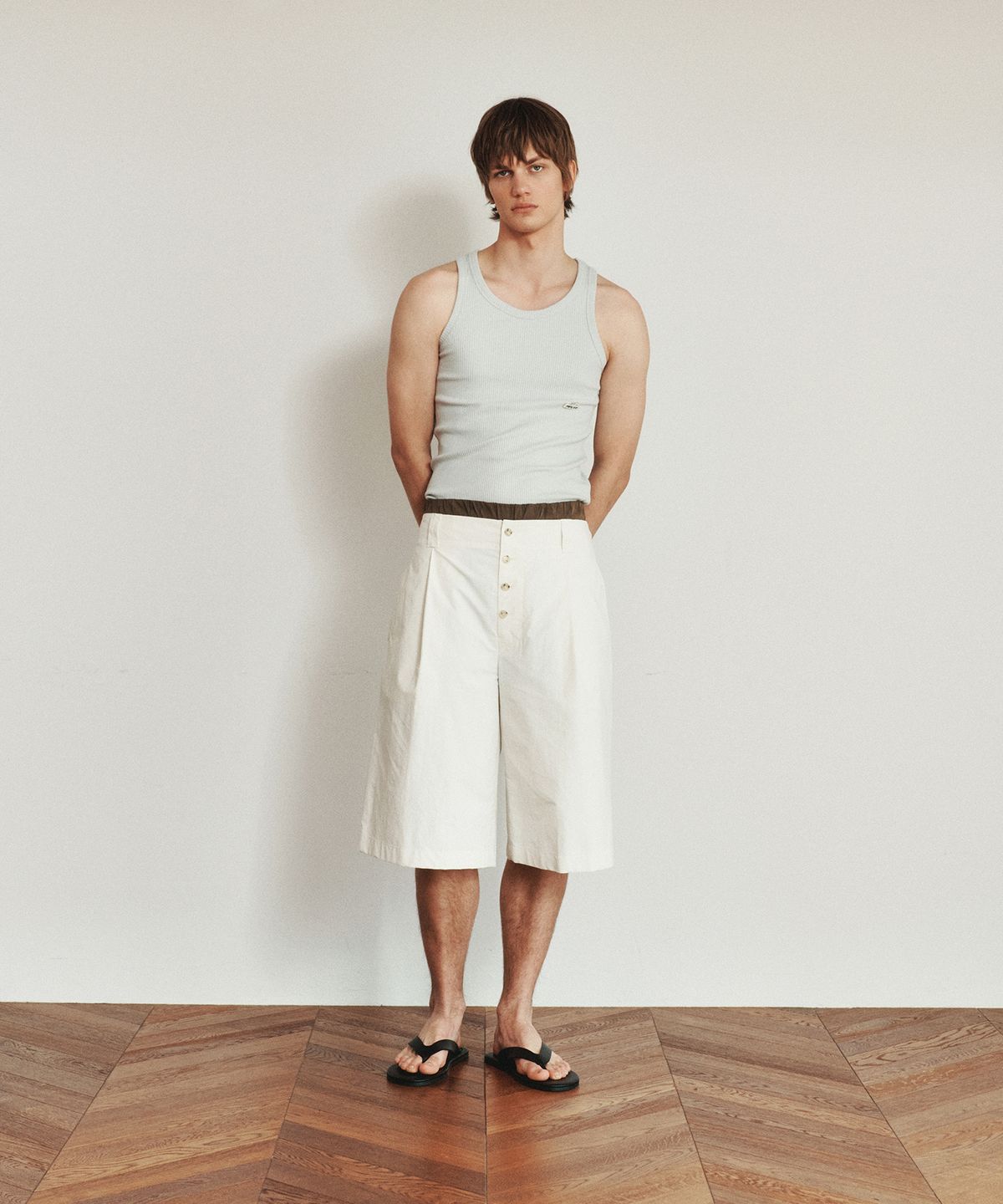 호이테(HEUTE) COLE BERMUDA SHORTS (OFF WHITE)