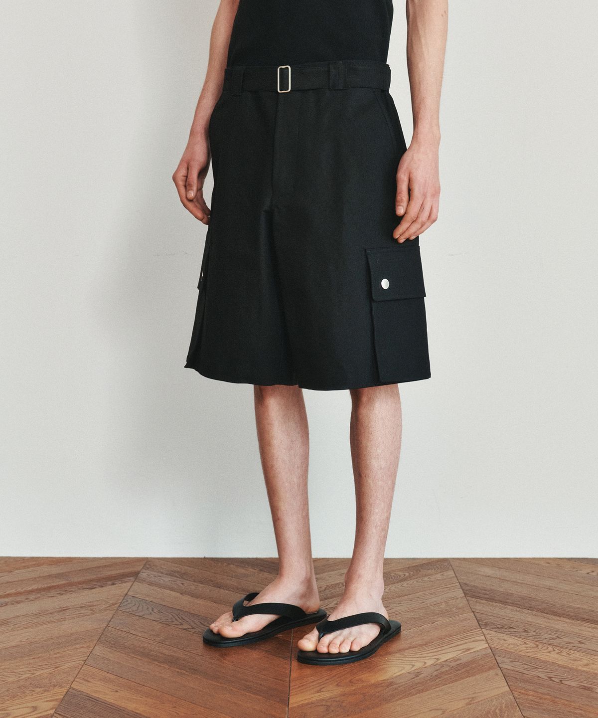 호이테(HEUTE) BELTED COTTON CARGO SHORTS (BLACK)