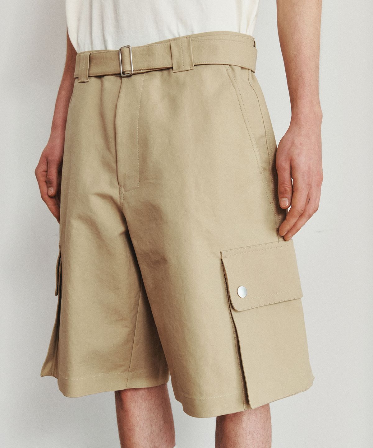 호이테(HEUTE) BELTED COTTON CARGO SHORTS (BEIGE)