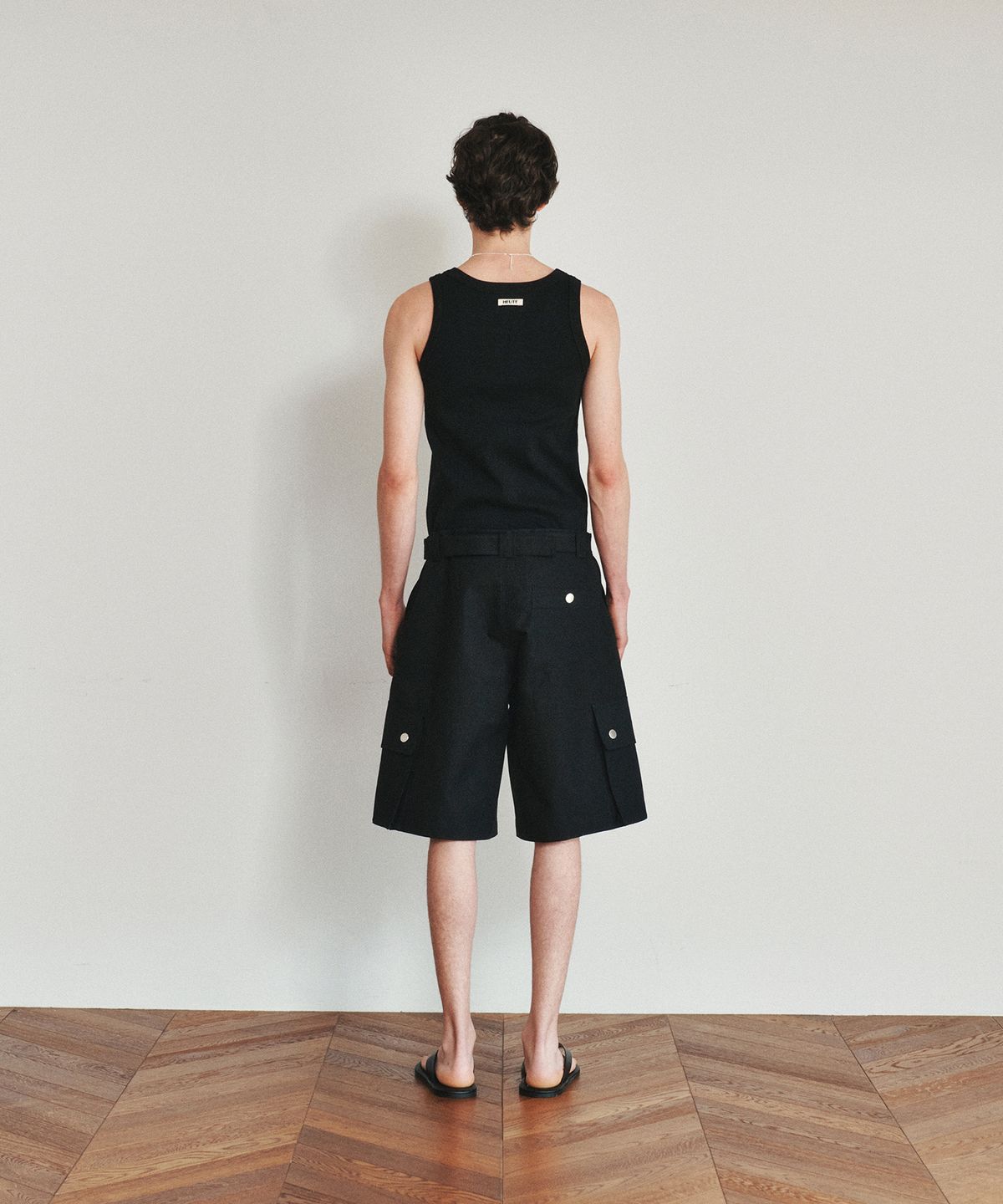 호이테(HEUTE) SOLID SLEVELESS TOP (BLACK)