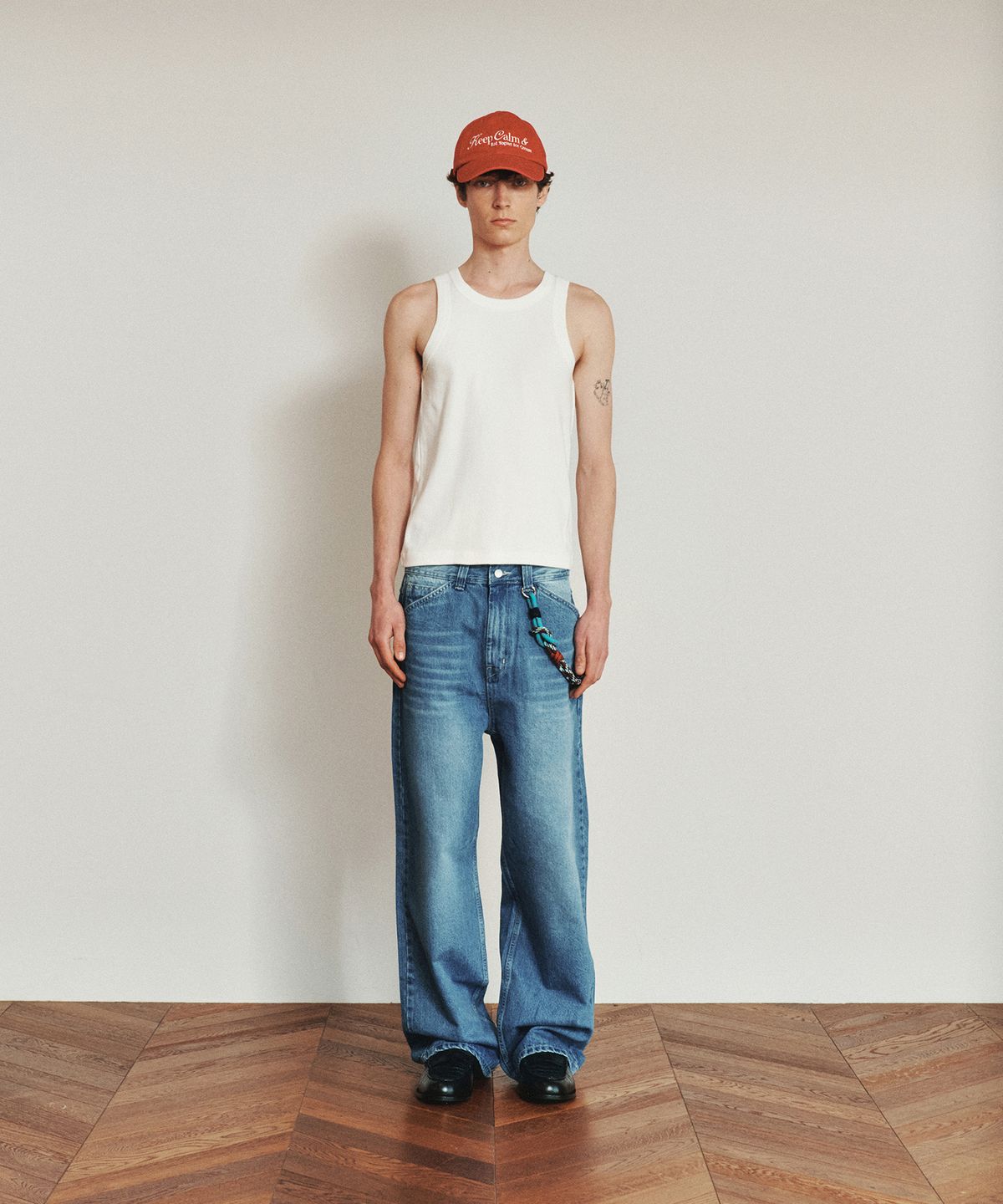 호이테(HEUTE) SOLID SLEVELESS TOP (WHITE)
