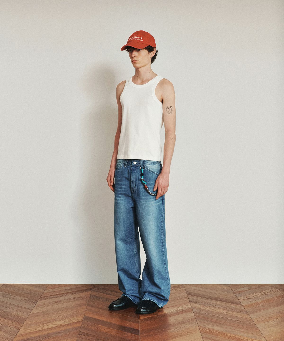 호이테(HEUTE) SOLID SLEVELESS TOP (WHITE)