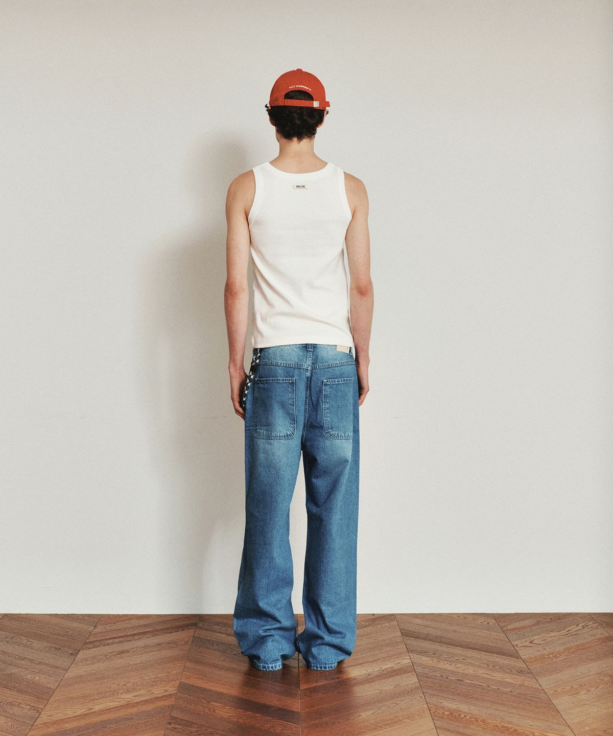 호이테(HEUTE) SOLID SLEVELESS TOP (WHITE)
