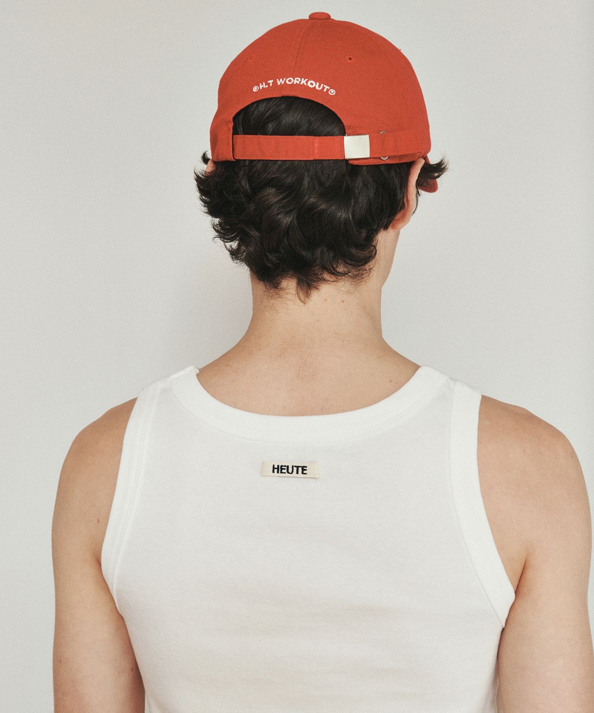 호이테(HEUTE) SOLID SLEVELESS TOP (WHITE)