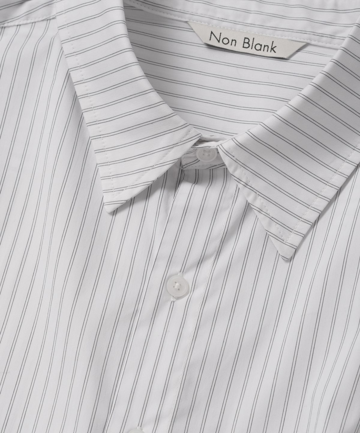 넌블랭크(NONBLANK) 더블 핀 스트라이프 셔츠_BLACK STRIPE