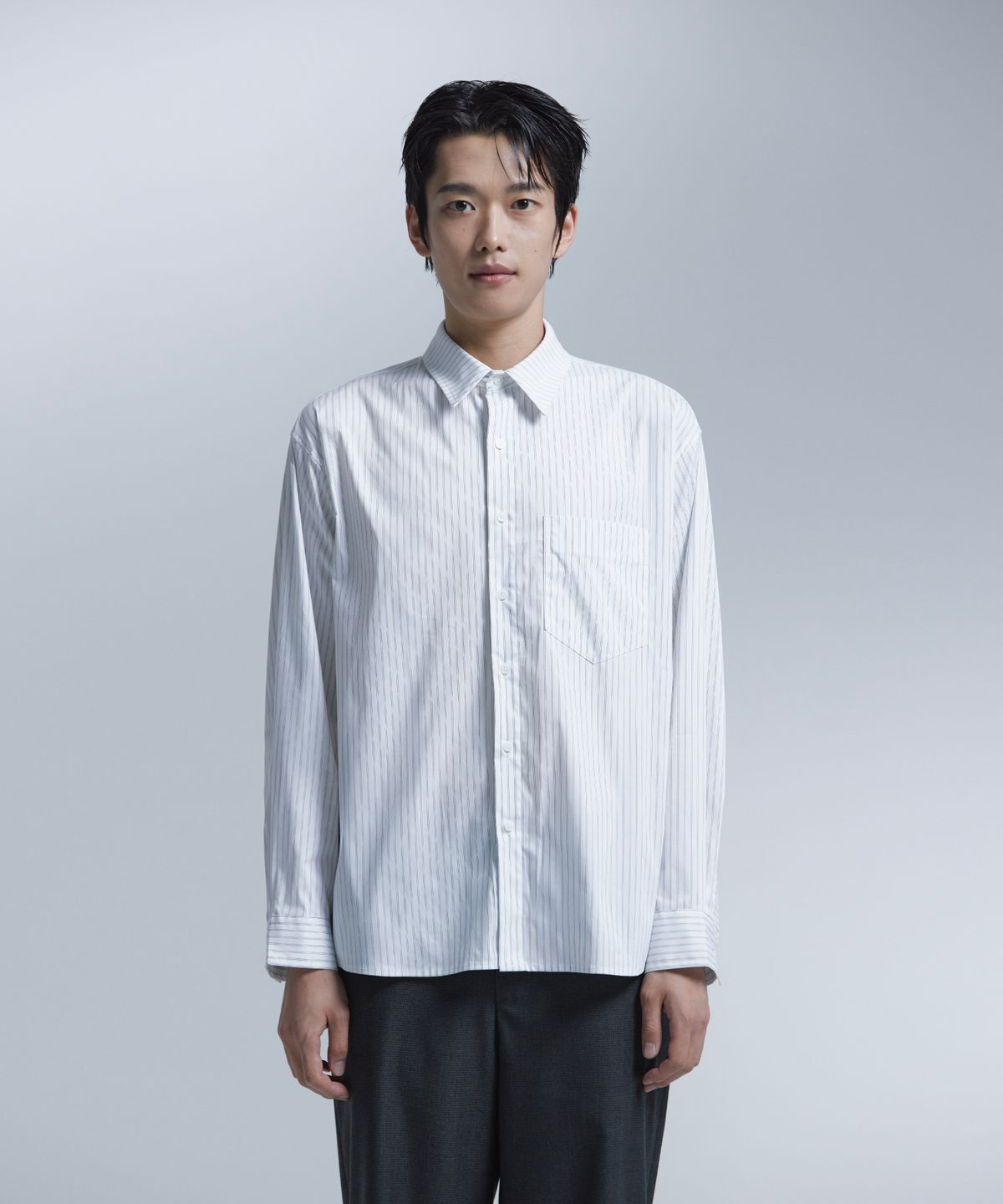 넌블랭크(NONBLANK) 더블 핀 스트라이프 셔츠_BLACK STRIPE