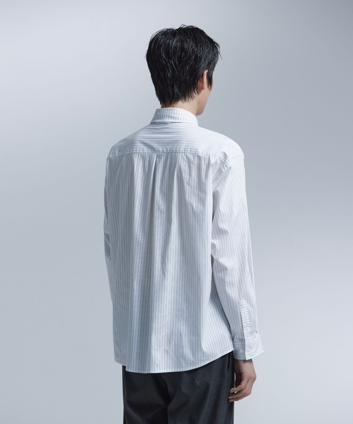 넌블랭크(NONBLANK) 더블 핀 스트라이프 셔츠_BLACK STRIPE