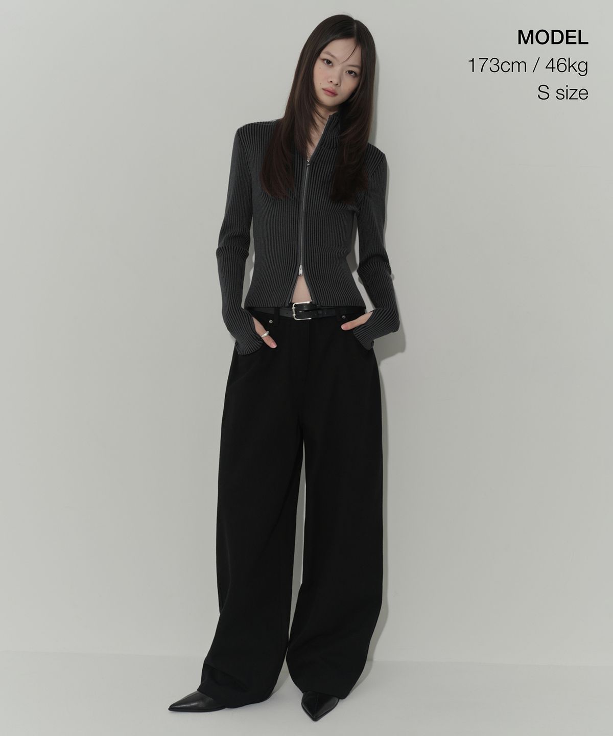 무신사 스탠다드 우먼(MUSINSA STANDARD WOMAN) 우먼즈 투 톤 리브드 슬림 니트 집업 [차콜 그레이]