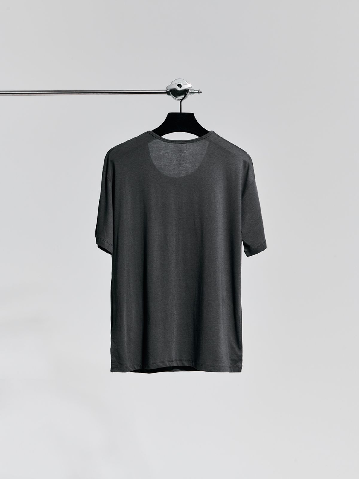 고저(GOZER) UNDER HALF T-SHIRT_CHARCOAL