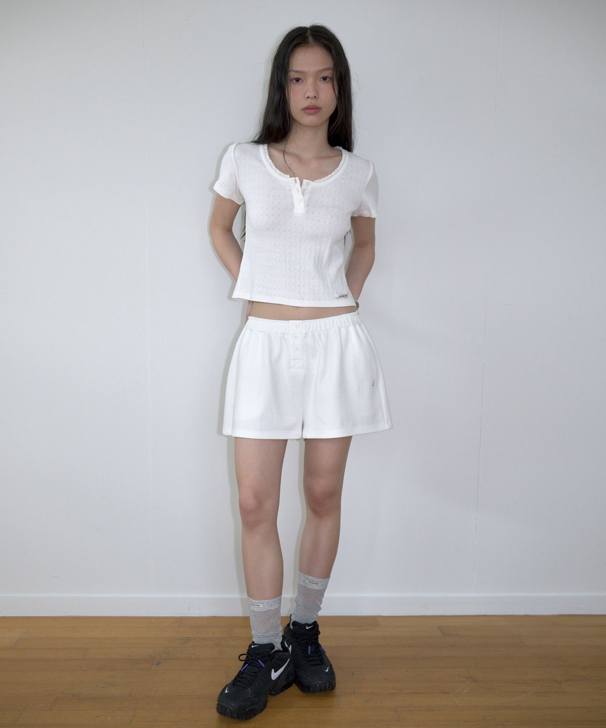 오버듀플레어(OVERDUEFLAIR) BUTTON EYELET T-SHIRT_IVORY