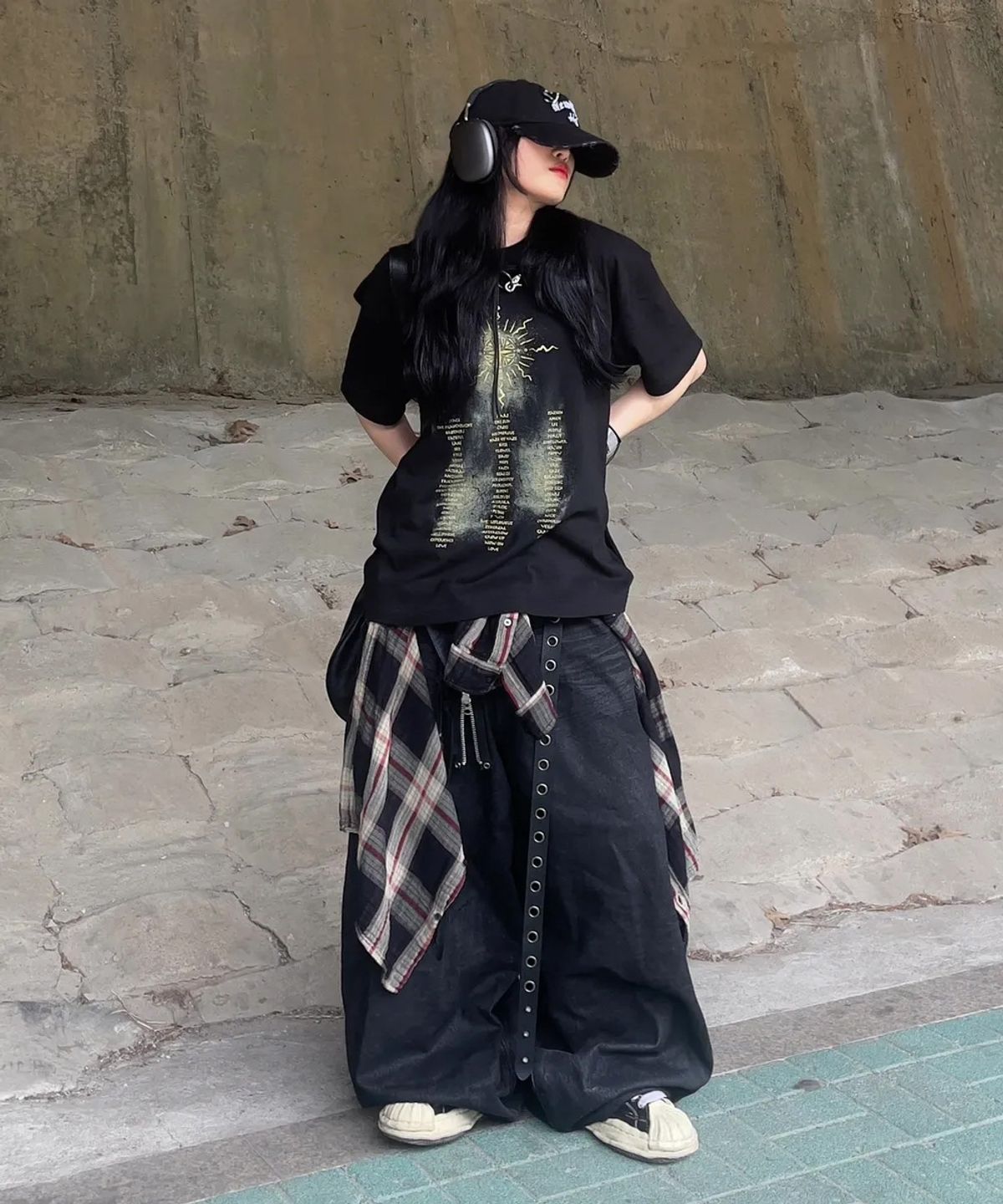 마이딥블루메모리즈(MY DEEP BLUE MEMORIES) Sun Ankh T-Shirts in BLACK
