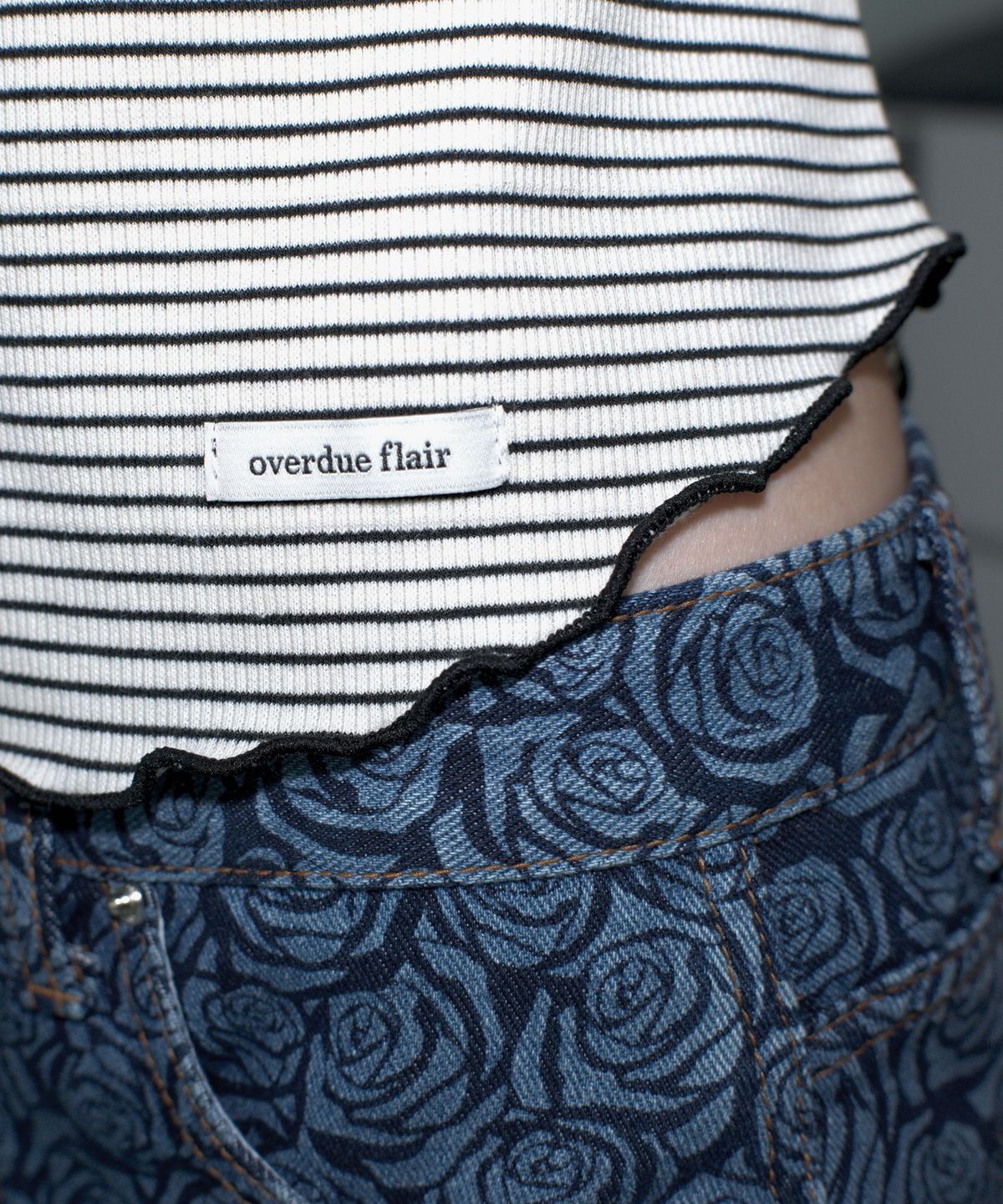 오버듀플레어(OVERDUEFLAIR) RIBBED SQUARE NECK SLEEVELESS_STRIPE