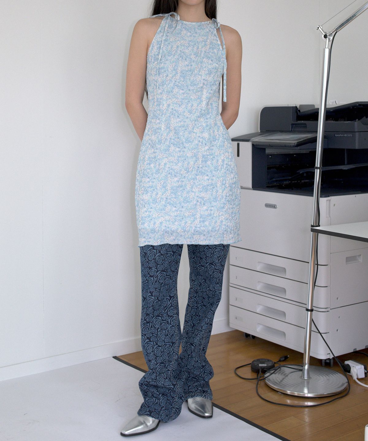 오버듀플레어(OVERDUEFLAIR) FLORAL HALTER DRESS_BLUE