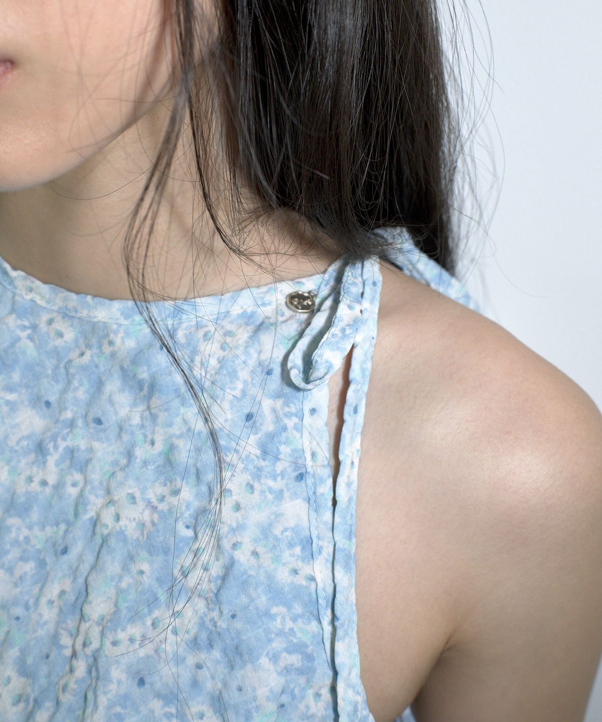 오버듀플레어(OVERDUEFLAIR) FLORAL HALTER DRESS_BLUE