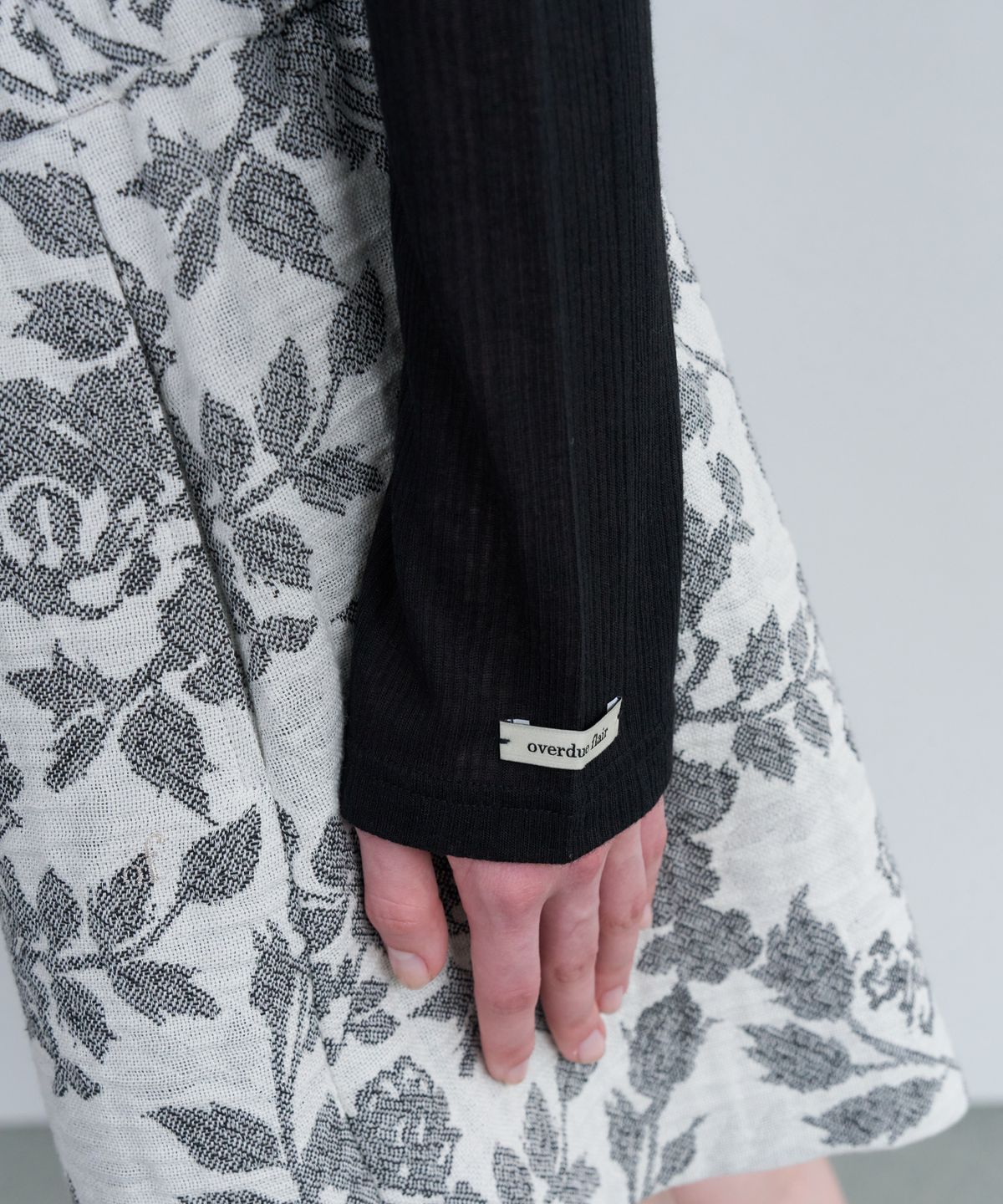 오버듀플레어(OVERDUEFLAIR) SOFT MINI CARDIGAN_BLACK