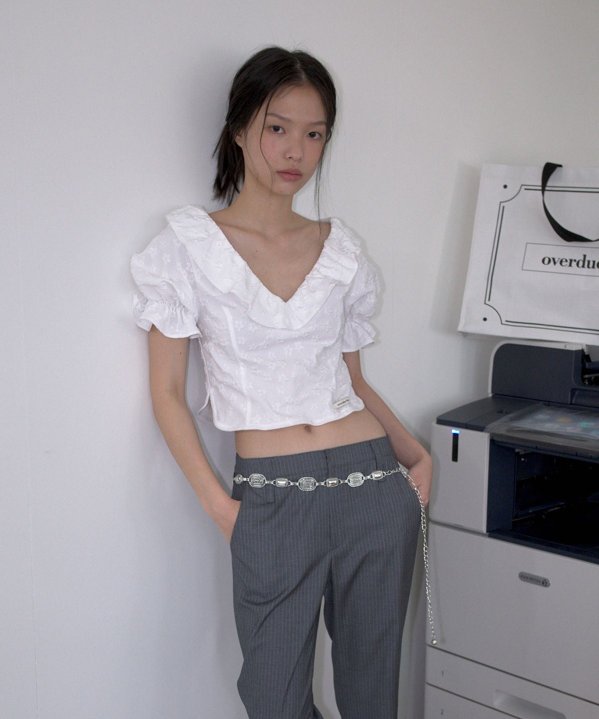 오버듀플레어(OVERDUEFLAIR) RUFFLE JACQUARD BLOUSE_WHITE