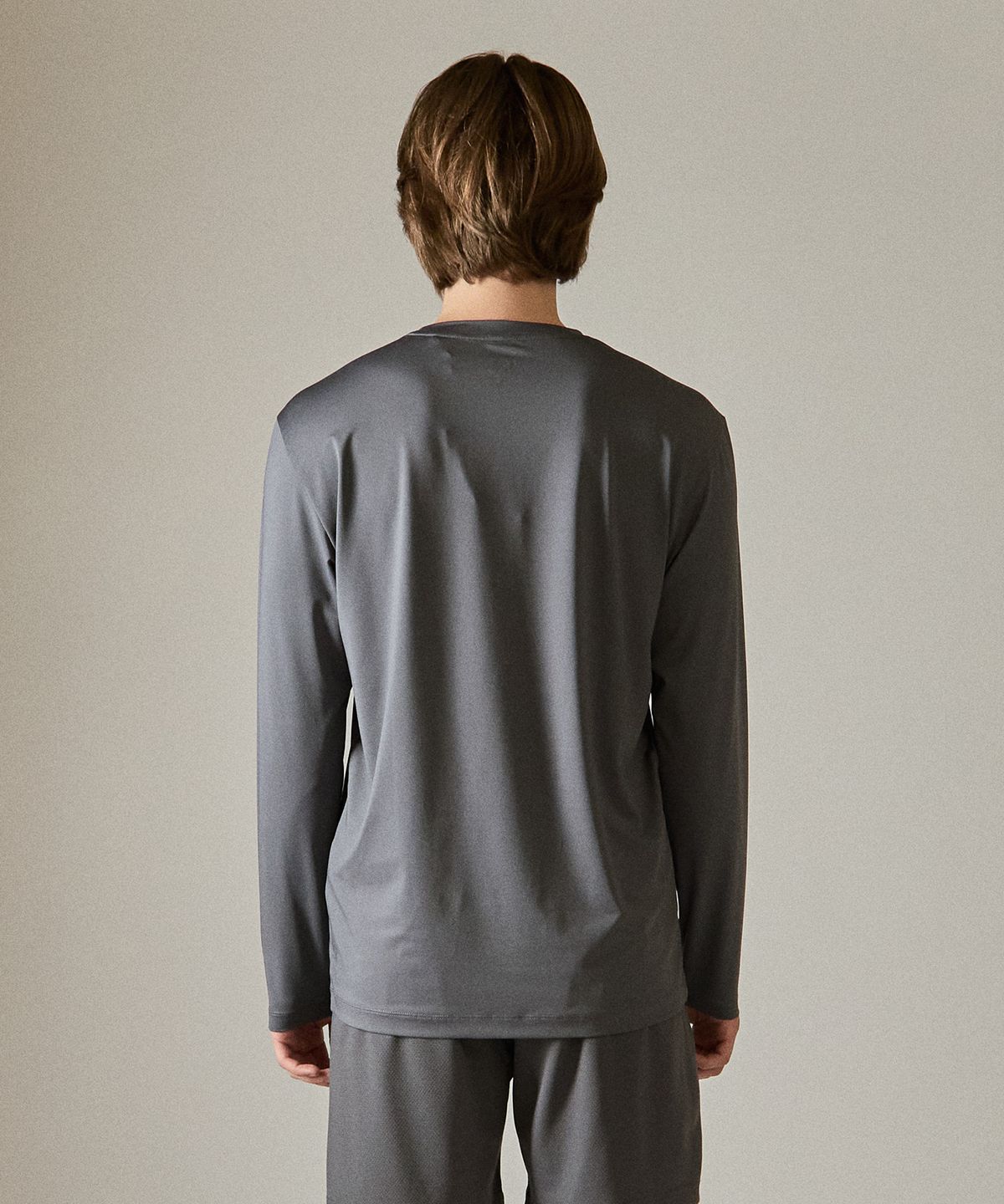 베이직하우스(BASIC HOUSE) 쿨 기능성 에어드라이 레귤러핏 긴팔티 그레이 LZTS3116