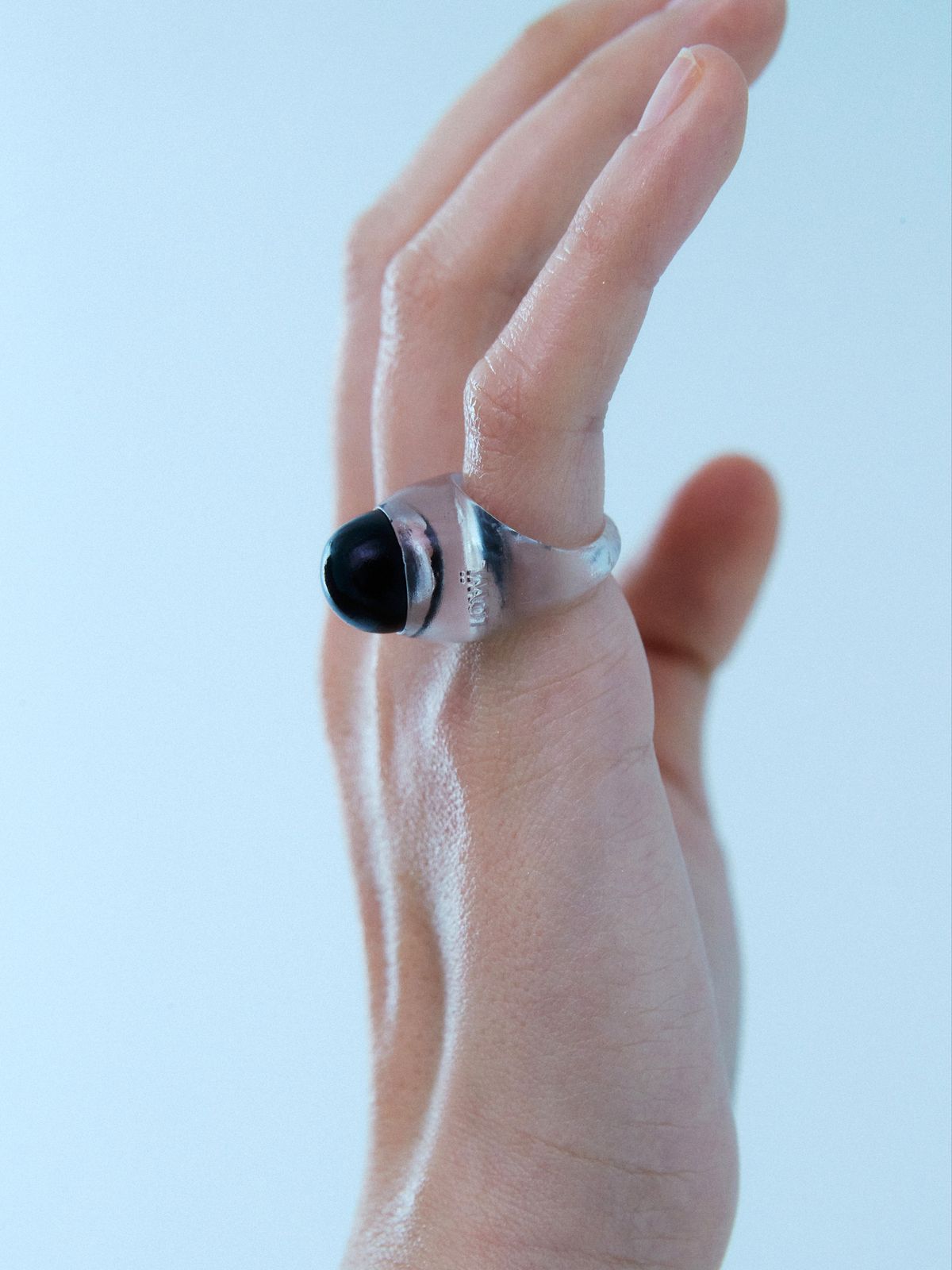 로울(LOWOOL) Black frog eye ring