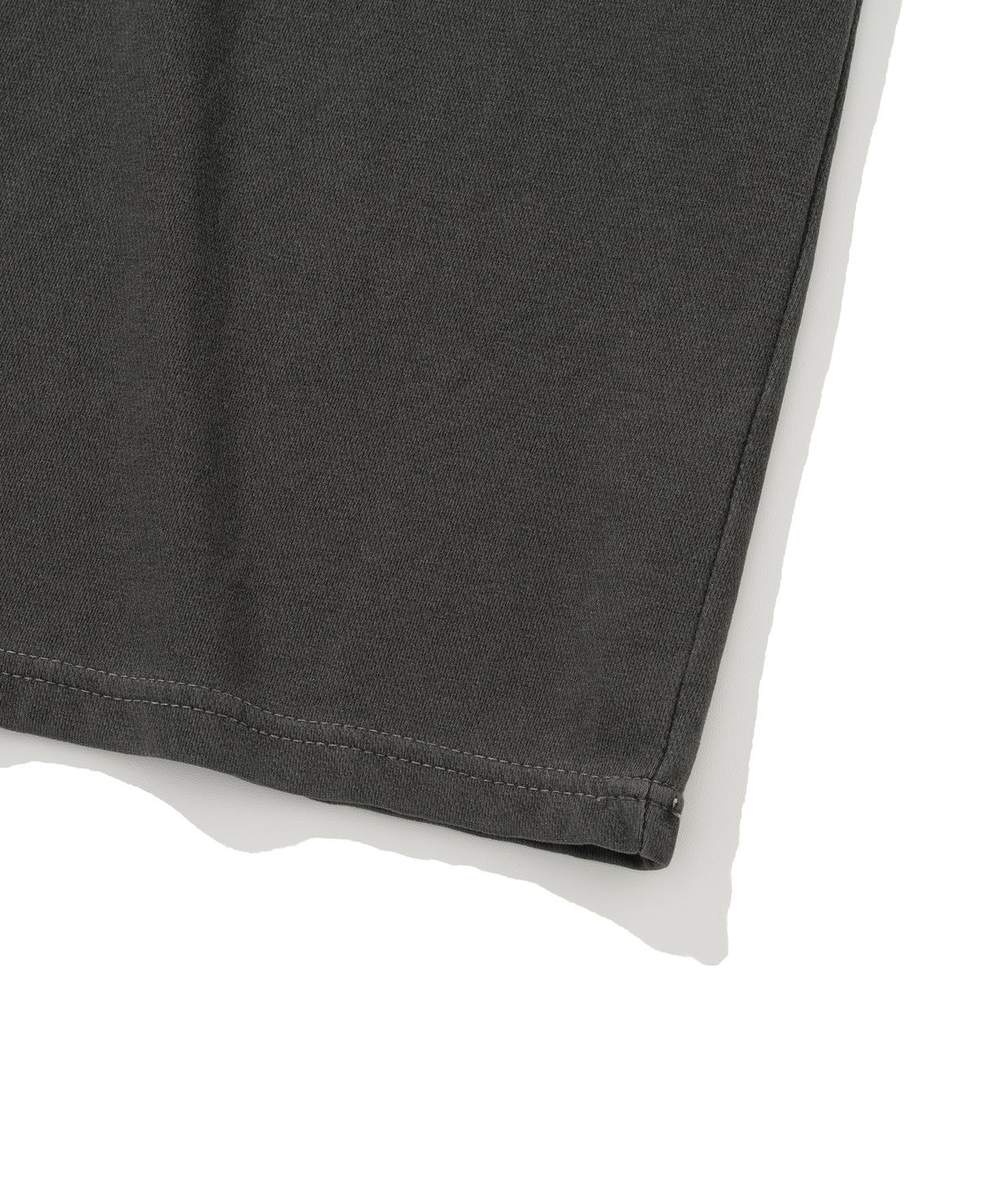 니티드(KNITTED) (UNISEX) 피그먼트 팜트리 그래픽 티셔츠 CHARCOAL