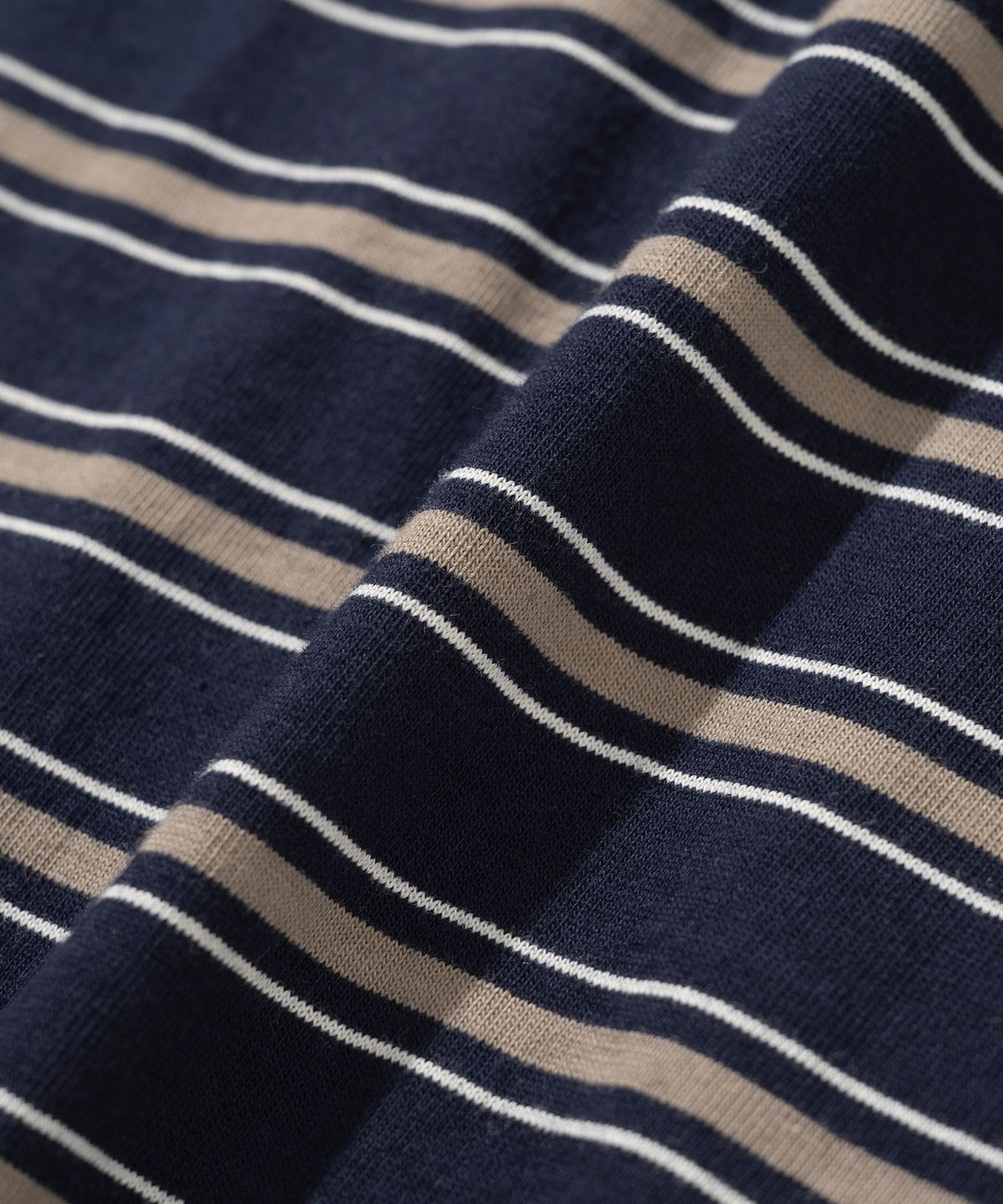니티드(KNITTED) (UNISEX) 스트라이프 레더 하트 티셔츠 NAVY