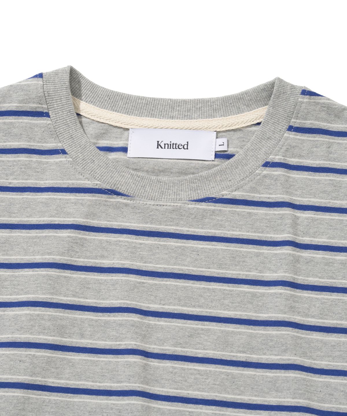 니티드(KNITTED) (UNISEX) 스트라이프 레더 하트 티셔츠 GREY