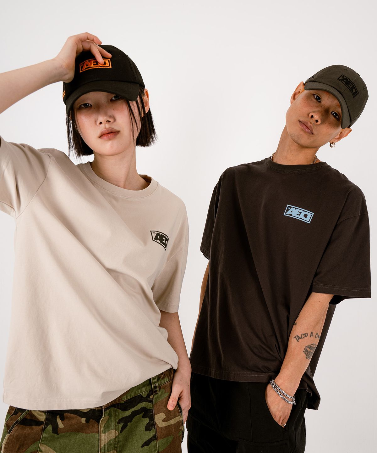 올아이즈다운(ALL EYES DOWN) PIGMENT BASIC LOGO T-SHIRT (CHARCOAL)