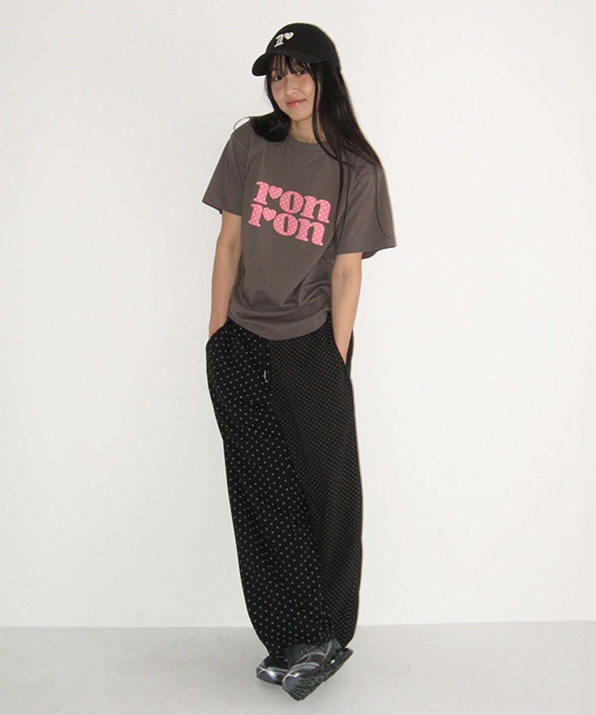 론론(RONRON) DOT LOGO BASIC FIT T SHIRT CHARCOAL