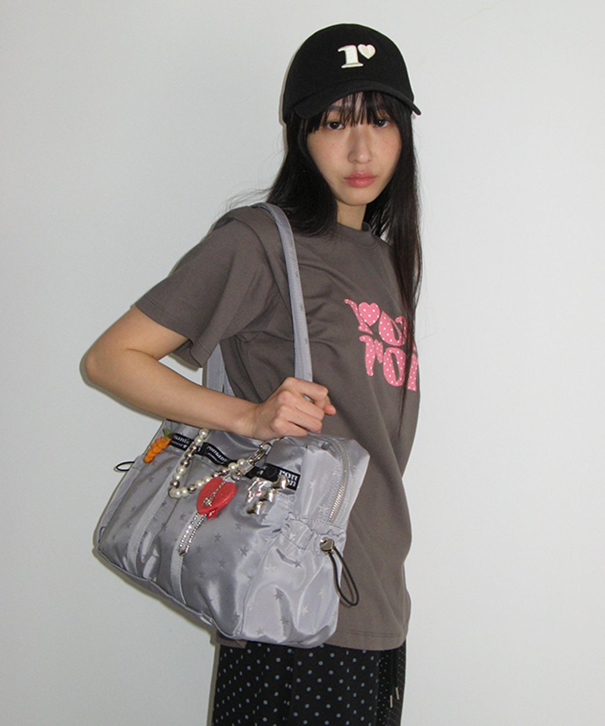 론론(RONRON) DOT LOGO BASIC FIT T SHIRT CHARCOAL