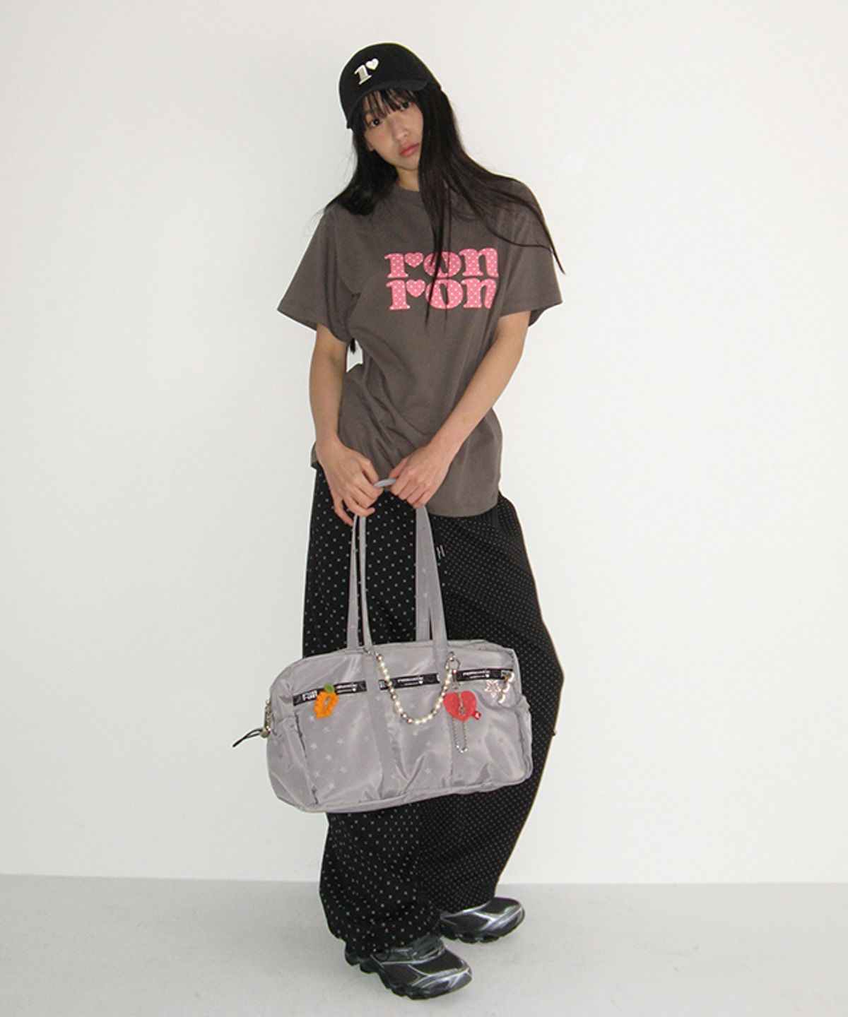 론론(RONRON) DOT LOGO BASIC FIT T SHIRT CHARCOAL