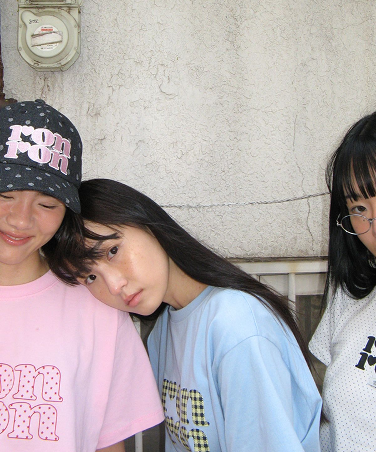 론론(RONRON) PATTERN LOGO BASIC FIT T SHIRT SOFT BLUE