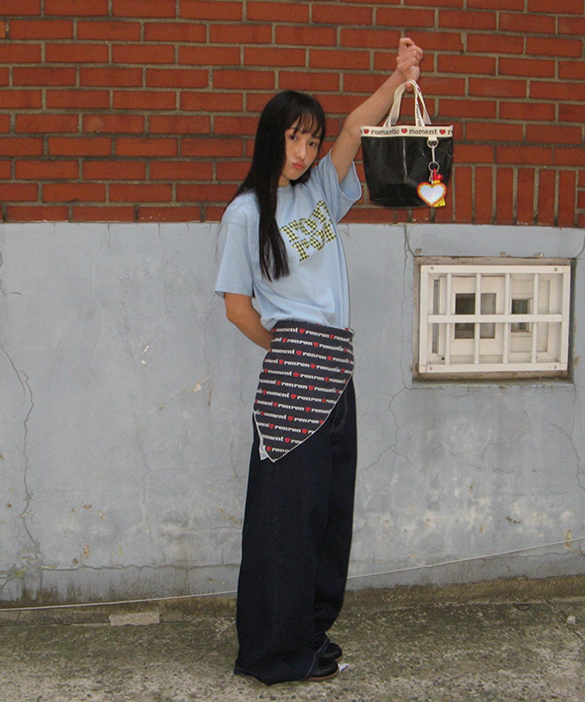 론론(RONRON) PATTERN LOGO BASIC FIT T SHIRT SOFT BLUE